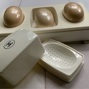 CHANEL No. 5 Perfumed Bath Soap with Travel Case